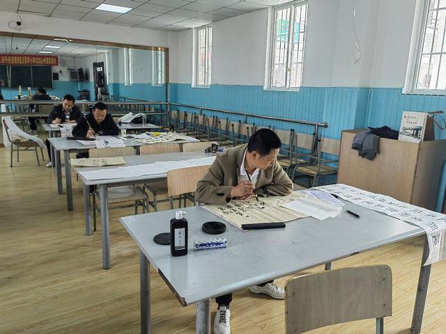 剑阁县秀钟小学师生积极参加书法水平测试