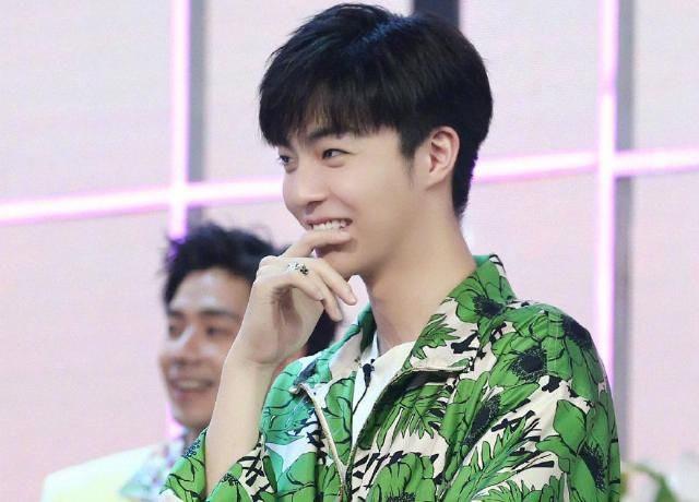  花絮|《天天向上》花絮，王一博掩面笑趴下，汪涵一个动作实力宠弟