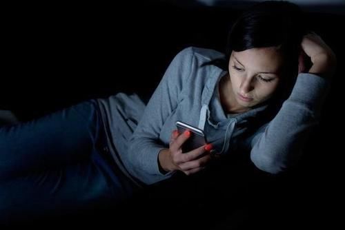  改掉|肝脏不好的人，“脸上”有4种表现！5件“伤肝”的习惯要改掉