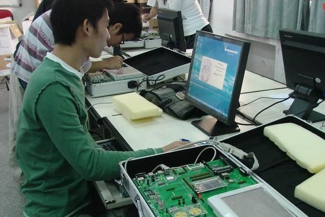  更多|上不了本科，该怎么选？这5大专业，学好也不差