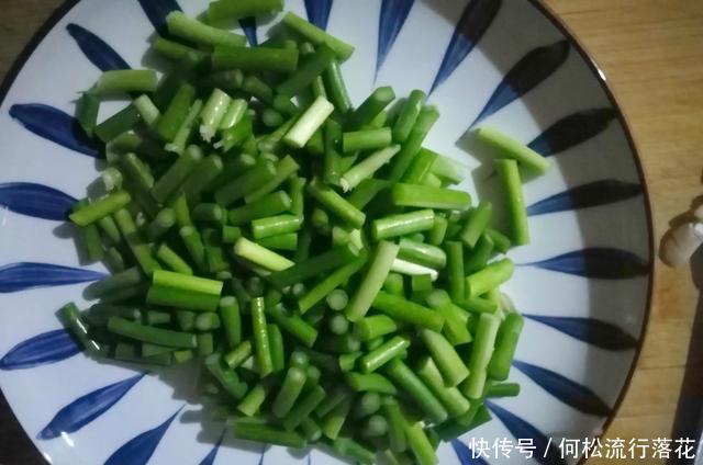 做出|10块钱成本做出一家三口的快餐，网友说太会过了，香味浓郁炒面