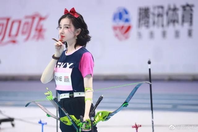  爆炸|凭“双料冠军”美爆炸热搜的她，才不是无辜“被绿”的傻白甜