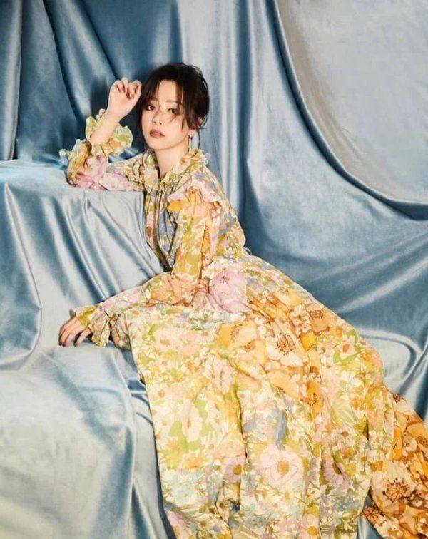  亮相|张靓颖突破亮相说唱综艺，被赞衣品大变好看，素颜也美丽