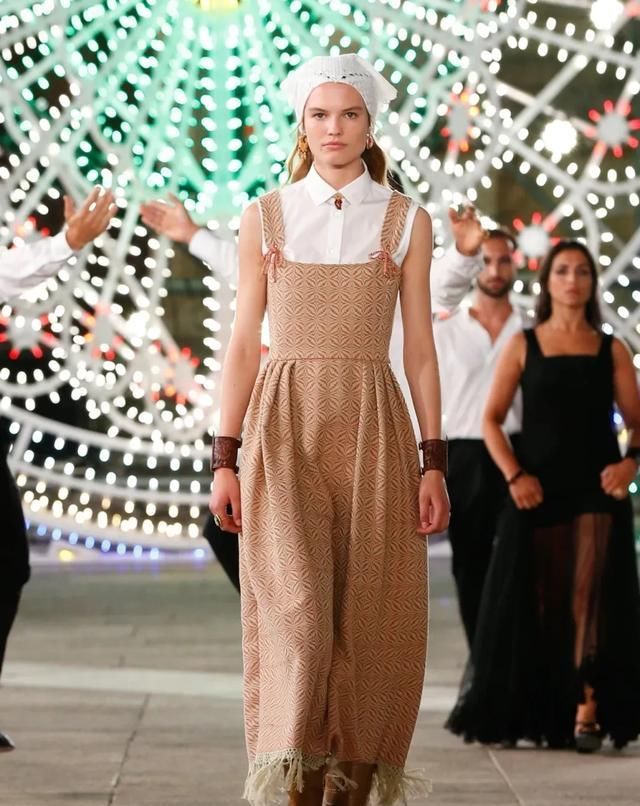  Dior|Dior 在意大利举办了一场没有观众的线下早春发布秀