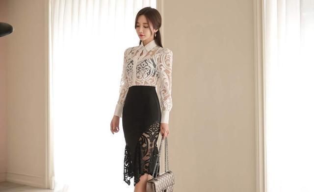  孙允珠|美女孙允珠搭配蕾丝镂空套装，尽显时尚潮流气息