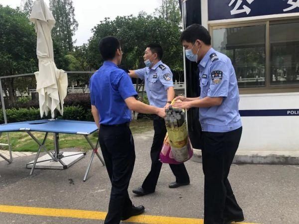  寻回|夜市摊货架支撑杆不翼而飞 沙洋民警细查快速寻回