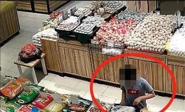 扎破|熊孩子逛超市，用牙签扎破45袋大米损失近二千元，妈妈：都怪超市