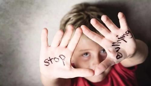 孩子|不是动手才叫霸凌，多形式的校园暴力，同样能摧毁一个孩子的未来