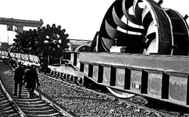 机器厂|80年代华北第一杀手10秒开保险柜，挖地道越狱，一年杀28人