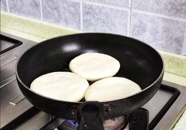 红豆|教你红豆的新吃法,不榨汁,不煮粥,香甜酥脆,出锅比吃肉还香