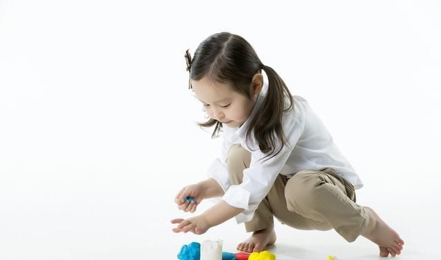 轻松|羡慕别人家孩子情商高?掌握培养四步法则,轻松养出“高情商娃”