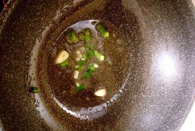  豆腐|鲜浓爽口鱼骨豆腐香菇汤，一条鱼吃两顿还不重样，鲜香补钙