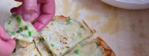  不用|教你做家常葱花饼，不用油酥，个个酥脆又起层，比买的都好吃