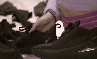  青梅竹马|自小青梅竹马的好朋友，通过改头换面，让彼此看上去像“双胞胎”