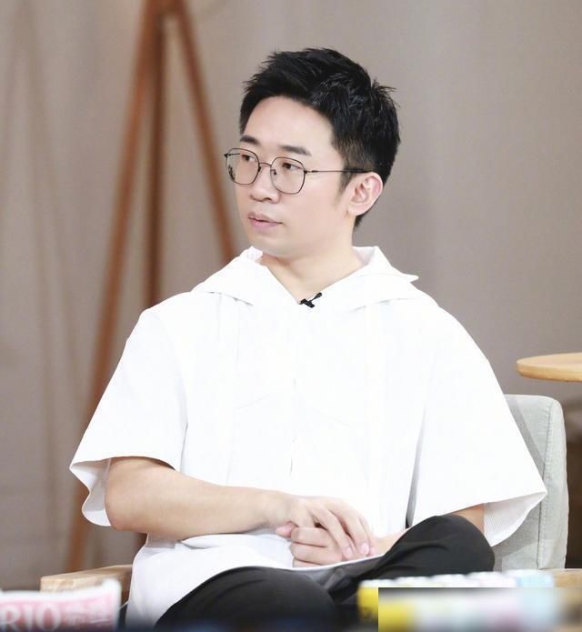  做家务|杨子姗重度洁癖，因拍摄者未穿鞋套崩溃大哭，自己却躺在床上刷牙