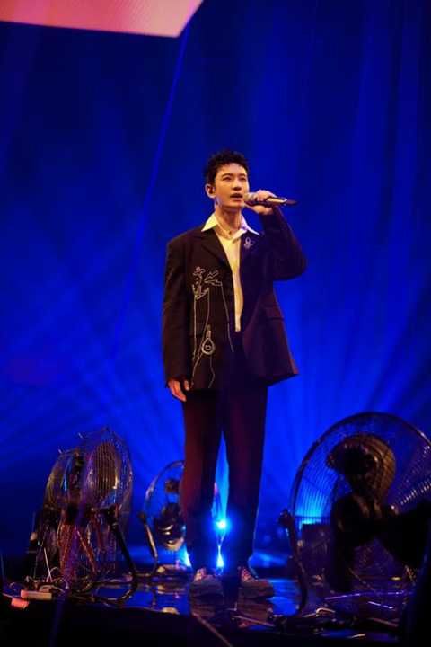  蔡徐坤|《青春芒果夜》朱一龙黄晓明蔡徐坤点燃青春，姐姐们舞台燃炸全场