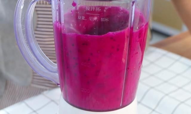  抢光|火龙果别只会直接吃了，加一袋牛奶，没想到这么好吃，上桌就抢光