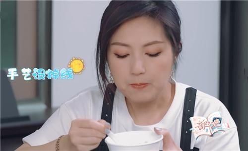 杨千嬅|陈小春请杨千嬅吃午饭，有谁注意他们饭桌吃的饭？打脸半个娱乐圈