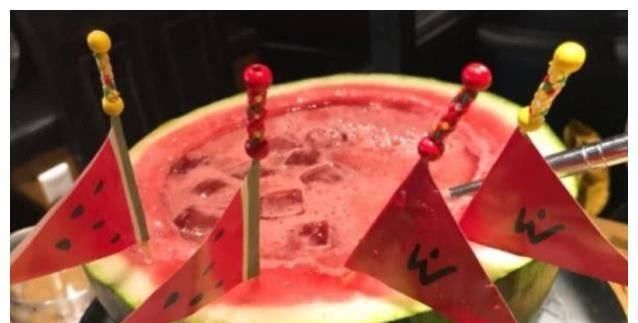 海底|海底捞全国“通用暗号”说完立马送西瓜,网友屡试不爽