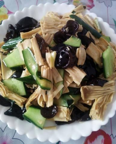  大盘|夏天少不了这三种菜！价格实惠，5块钱炒一大盘，清热解暑！