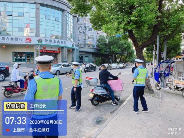 严查|【创文进行时】婺源公安交警严查各类违法行为