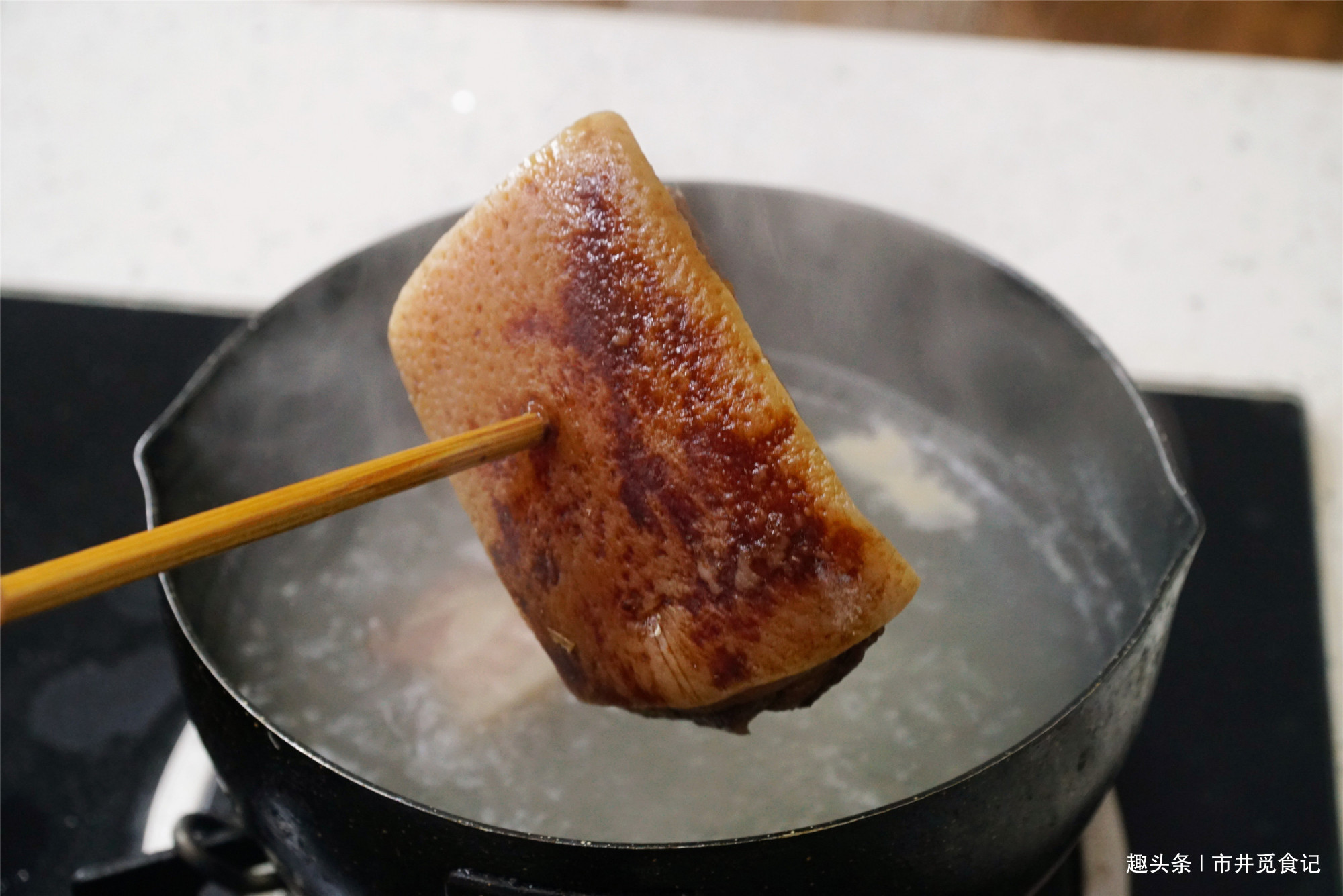  肥腻|炒腊肉时，万不能直接炒，否则又咸又肥腻，教你正确吃法