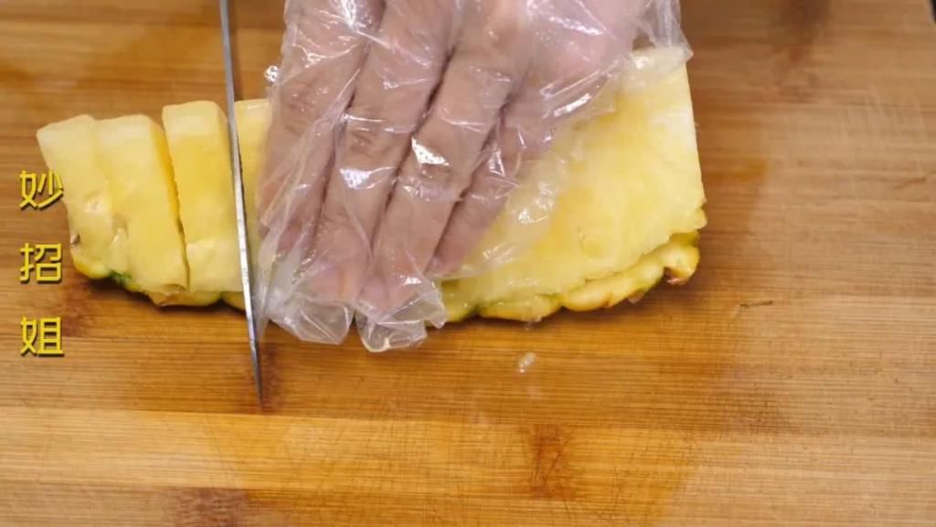  西瓜|用这个方法切西瓜，吃完不脏手不流汁，大家都夸好！