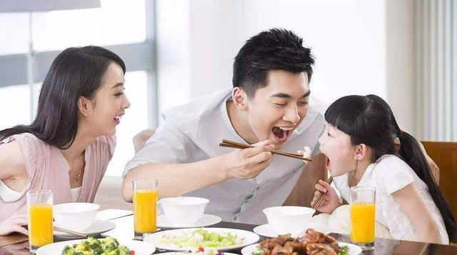 是因为|不愿生二孩是因为养不起,那么为什么上一代人生三五个都养得起?