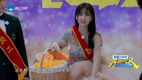  本性|Baby走T台不慎摔倒，邓超脱口而出6个字，意外暴露了本性