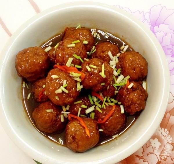 木耳|美食精选:香芹炒木耳、老干妈烩豆腐、荸荠丸子、腰果鸡丁