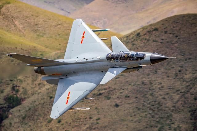  功率|歼20双座版十分必要：两个人换着开不累，多一个人还能指挥无人机