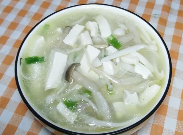 窍门|适合夏天喝的汤,豆腐三菌汤,三个窍门,鲜香嫩滑,好吃开胃下饭