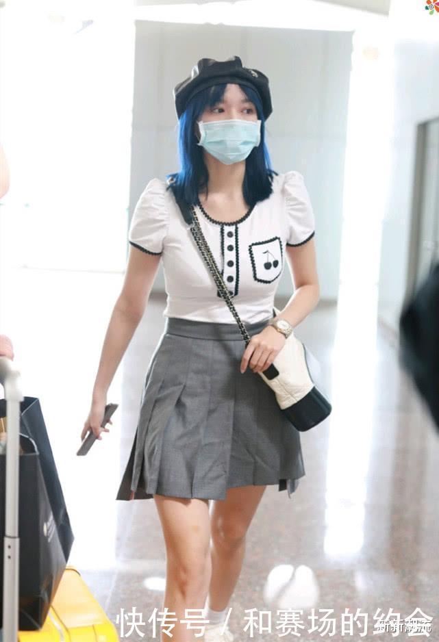 件单品|程潇自信过头了，敢对“JK制服裙”下手，谁知腿型却并不配合