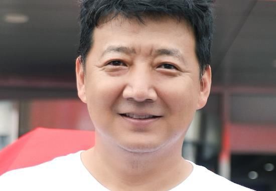 翟潇闻|闫妮搭档翟潇闻演母子，配角阵容很养眼，但看到他我却忍不住想笑