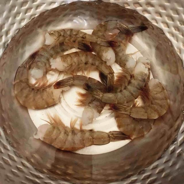  虾仁|芦笋炒虾仁的家常做法，清淡鲜香，虾肉滑嫩，出锅好看又好吃