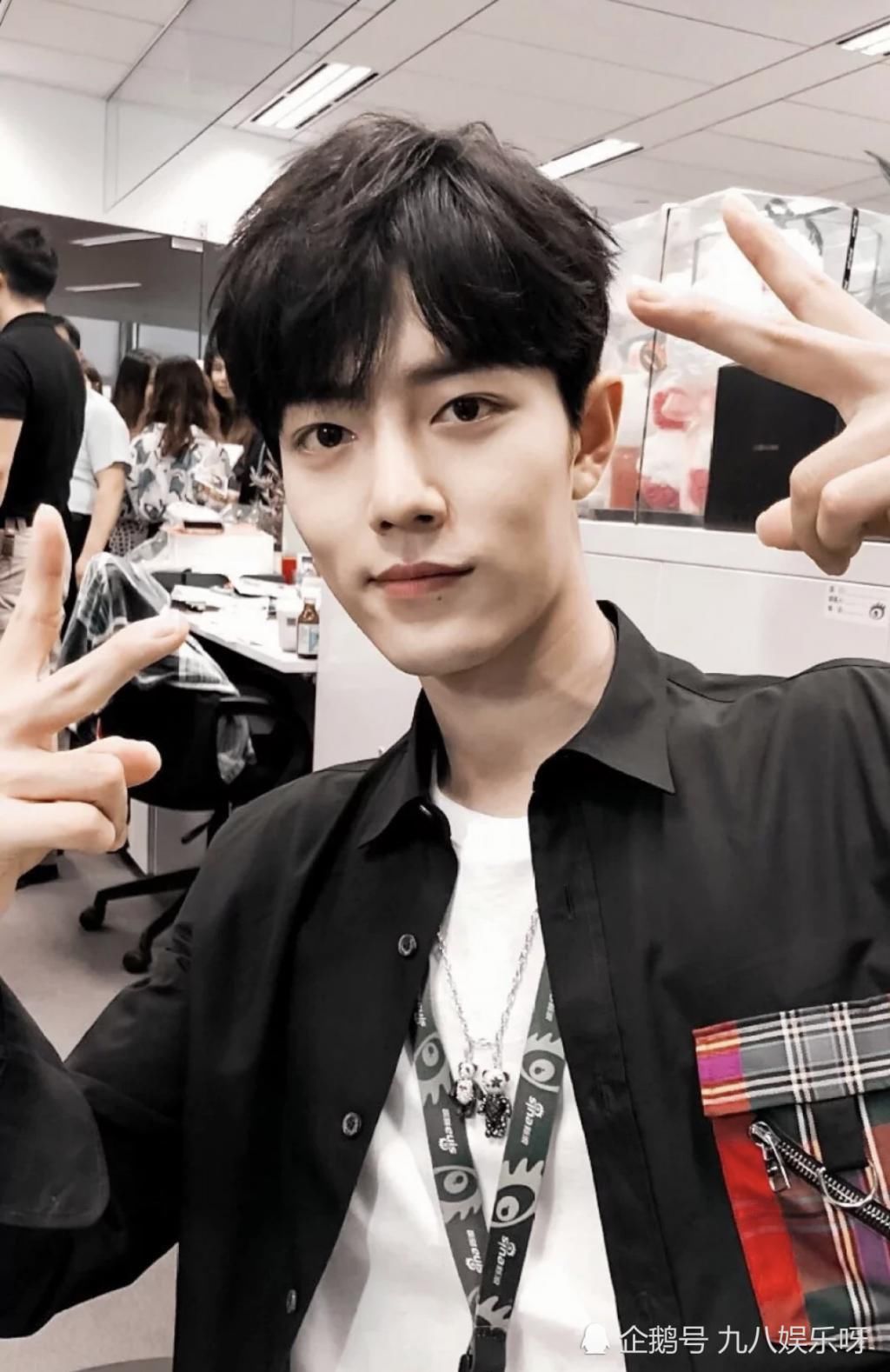  直言|“职黑”内部翻车，直言：饭来张口还要抱怨，和肖战有什么区别吗？