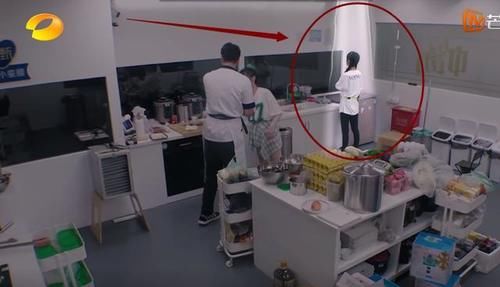  墨迹|赵丽颖嫌大厨墨迹，生气回房间，小声嘟囔却被录下来：真不敢相信