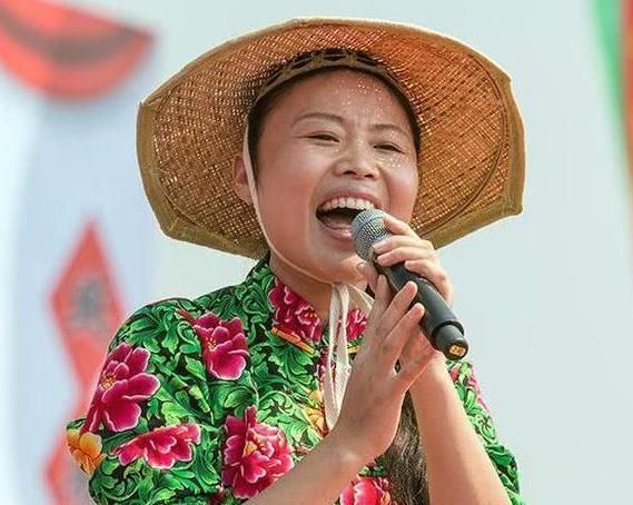  李玉刚|《星光大道》捧红的4位歌星，李玉刚名震中外，她却被封杀！