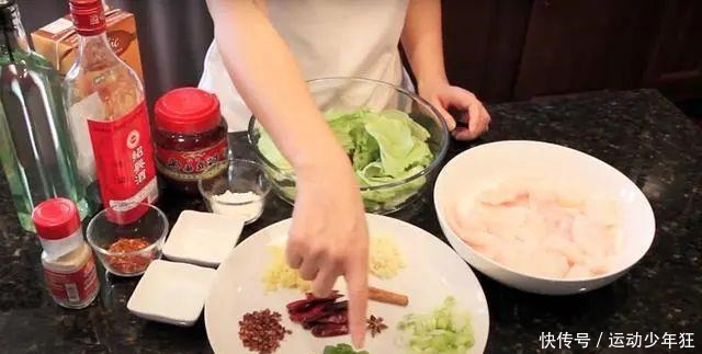 滑嫩|水煮鱼的家常少油做法,鱼片滑嫩,香辣可口制作简单