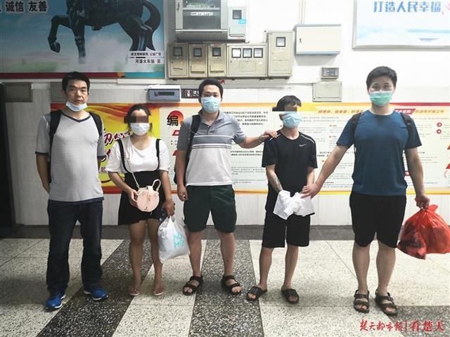 落入|“甜美女神”原来是个大男将，糊涂男落入网恋陷阱被骗5万元