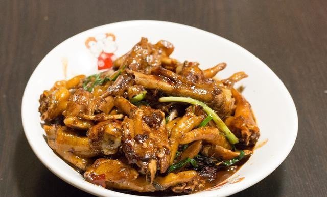 亲戚|周末亲戚来家里吃饭,弟媳下厨做了11道菜,大伙吃了一锅米饭