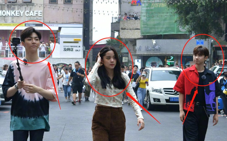  待遇|欧阳娜娜节目生图照，失去十级精修待遇后，真实腿围我没眼花吧？