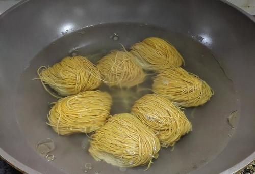 过瘾|炒面时加上这一步,让面条更筋道入味,吃得太过瘾