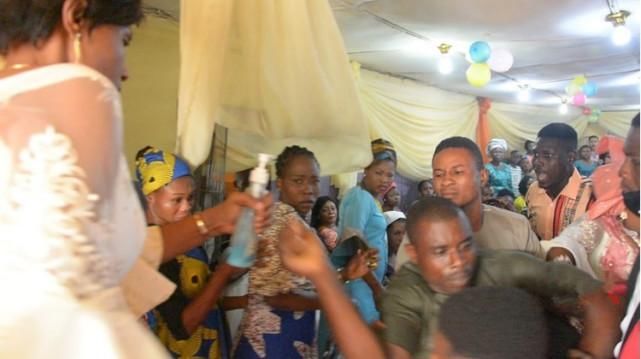 场婚礼|女子瞒着患病丈夫与别人结婚,丈夫前来阻止被当成闹事者捆起来