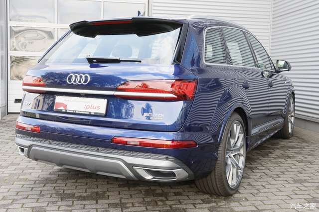 商务|新款奥迪Q7，超5米的车身长度非常有气势，商务用车够体面