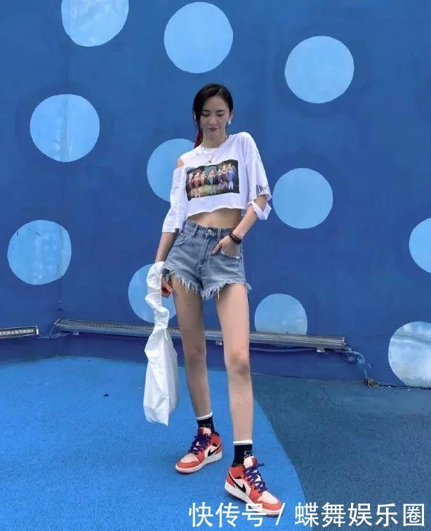 破洞|今年最潮的衣服都是“剪”出来的?