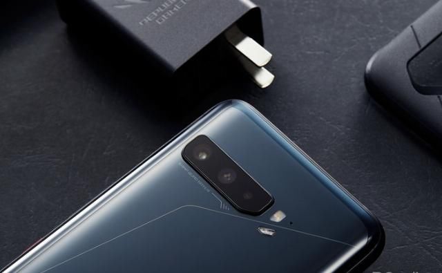  评测|ROG游戏手机3评测：首发865 Plus，看背后多数人会说三个字