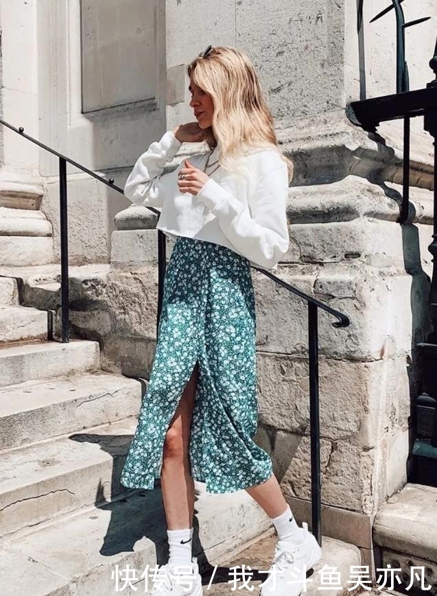 卫衣|卫衣+半裙=早秋最火混搭套路,时髦炸了