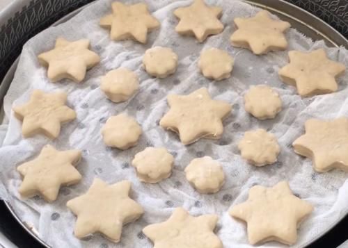  简单|香蕉的美味新吃法，甜香软嫩，简单营养，孩子爱吃的居家辅食