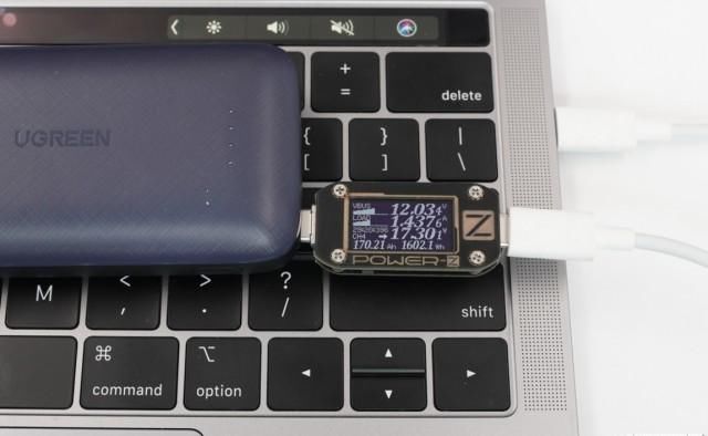 绿联|小巧mini,绿联10000mAh自带苹果MFi认证快充线充电宝评测
